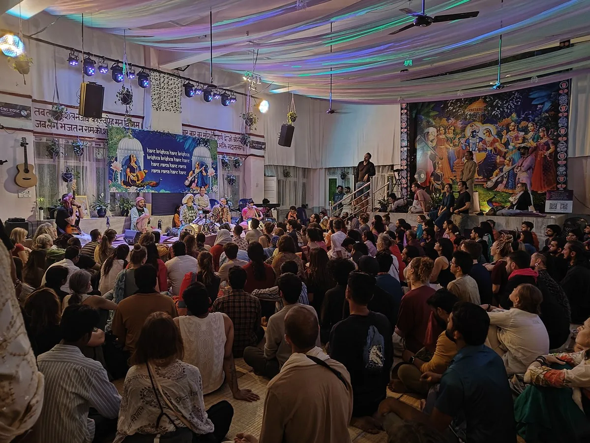 A hall full of singers at the annual Kirtan Mela in Rishikesh